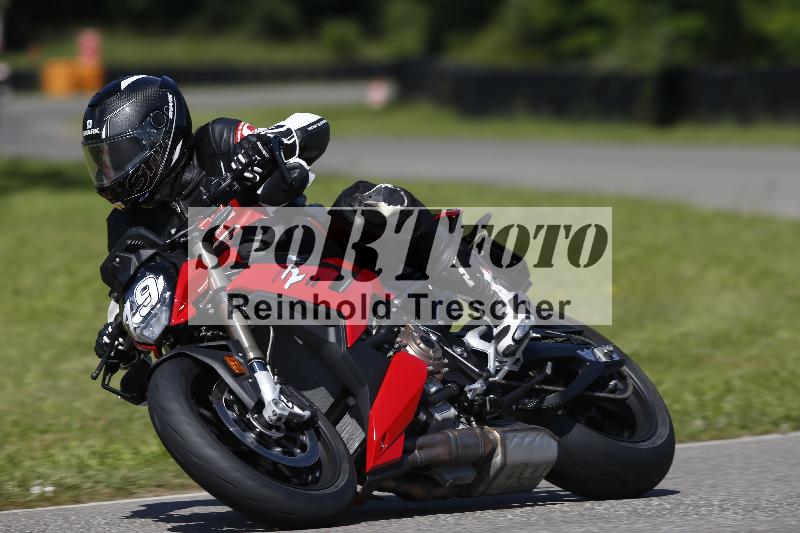 /Archiv-2024/29 12.06.2024 MOTO.CH Track Day ADR/Gruppe gelb/79